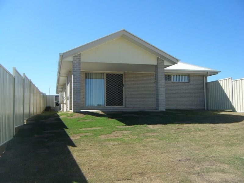 10  Lakeside Drive, Emerald QLD 4720