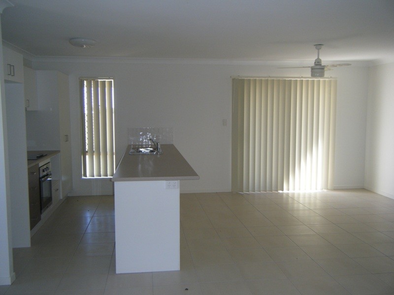 4 Hillcrest Street, Emerald QLD 4720