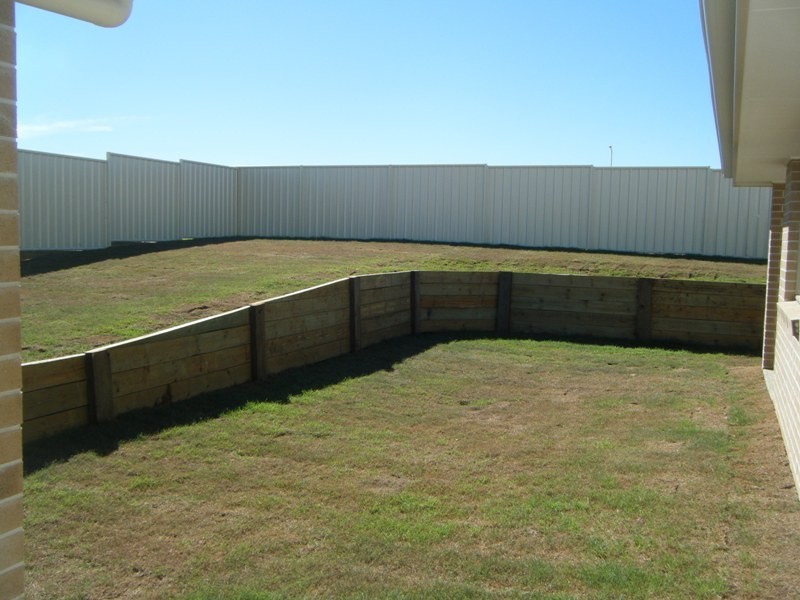 4 Hillcrest Street, Emerald QLD 4720