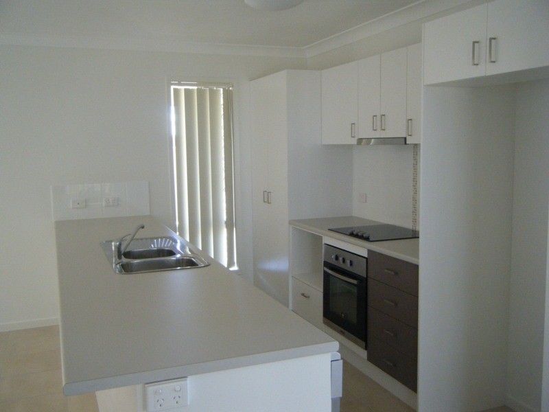 14 Lakeside Drive, Emerald QLD 4720