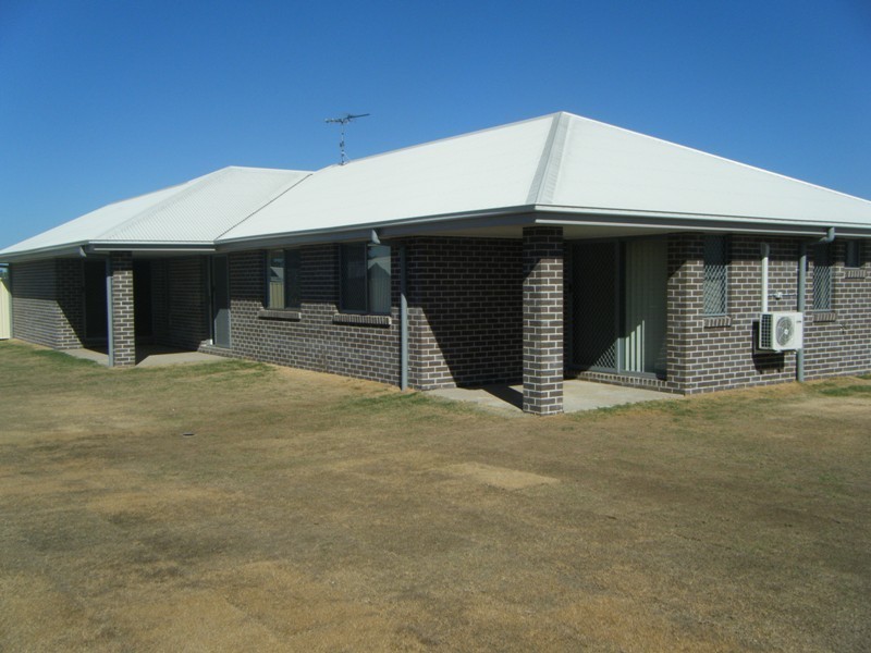 14 Lakeside Drive, Emerald QLD 4720