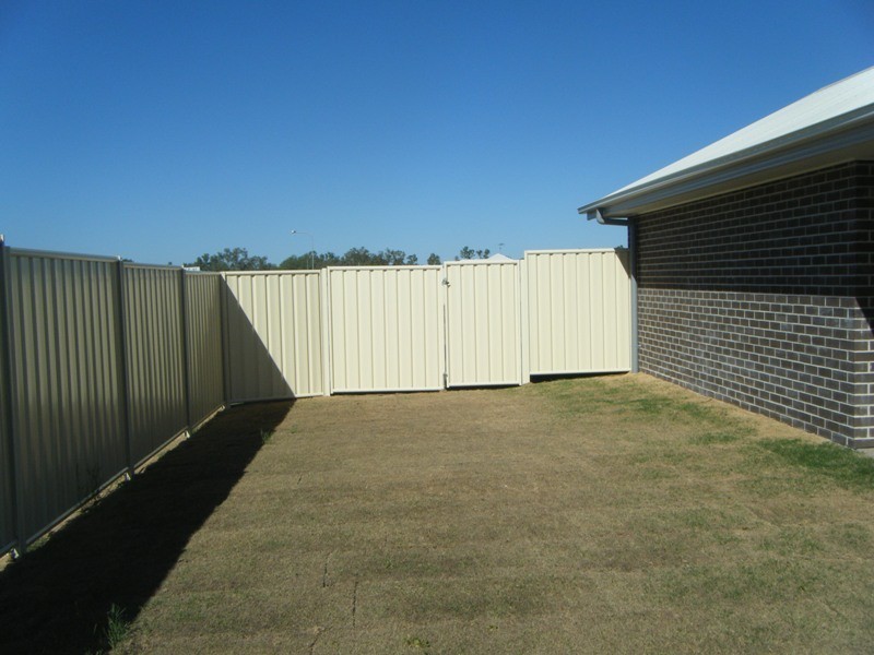 14 Lakeside Drive, Emerald QLD 4720