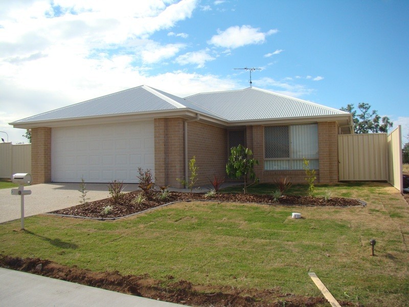 3 Lakeside Drive, Emerald QLD 4720