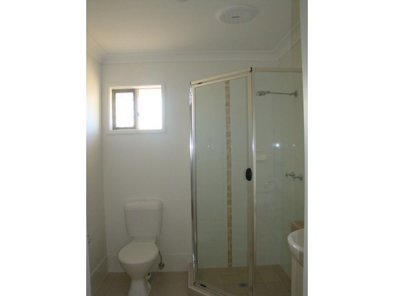3 Lakeside Drive, Emerald QLD 4720