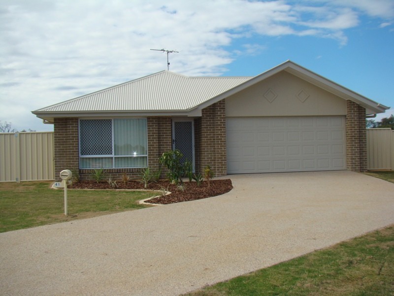 41 Lakeside Drive, Emerald QLD 4720