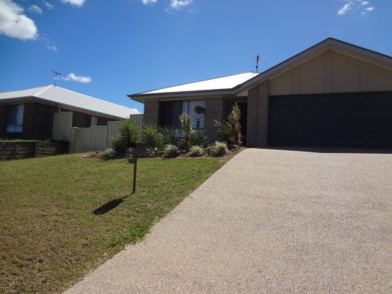 16 Scenic Drive, Emerald QLD 4720