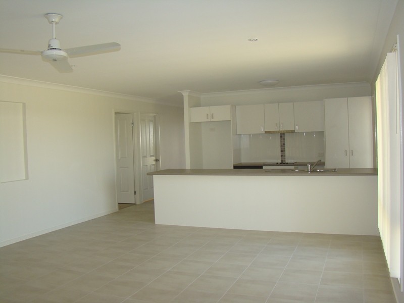 16 Scenic Drive, Emerald QLD 4720