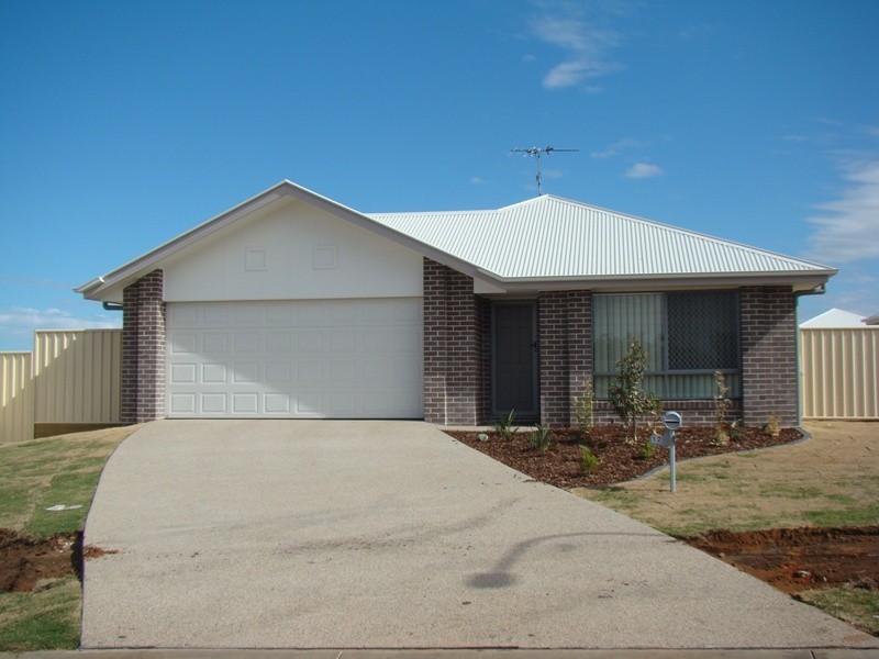 12 Suncrest Street, Emerald QLD 4720