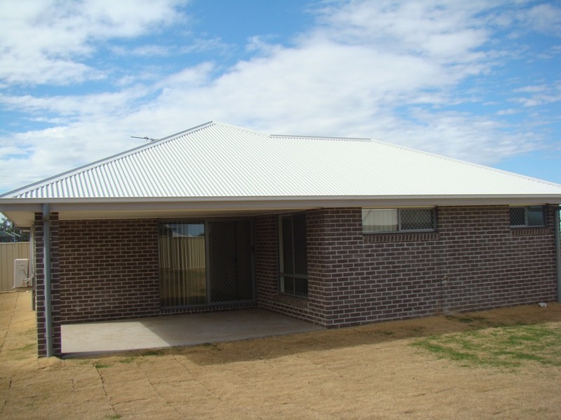 12 Suncrest Street, Emerald QLD 4720