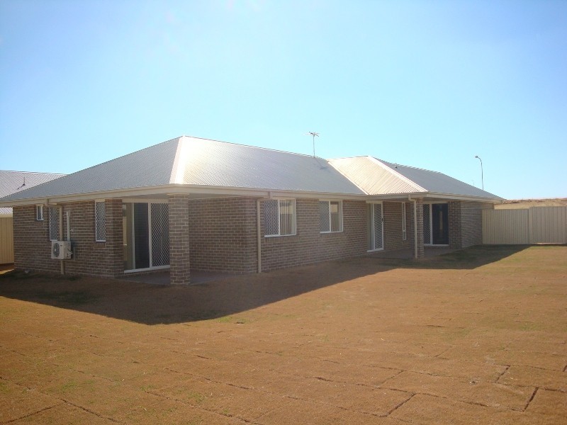 7 Hillcrest Street, Emerald QLD 4720