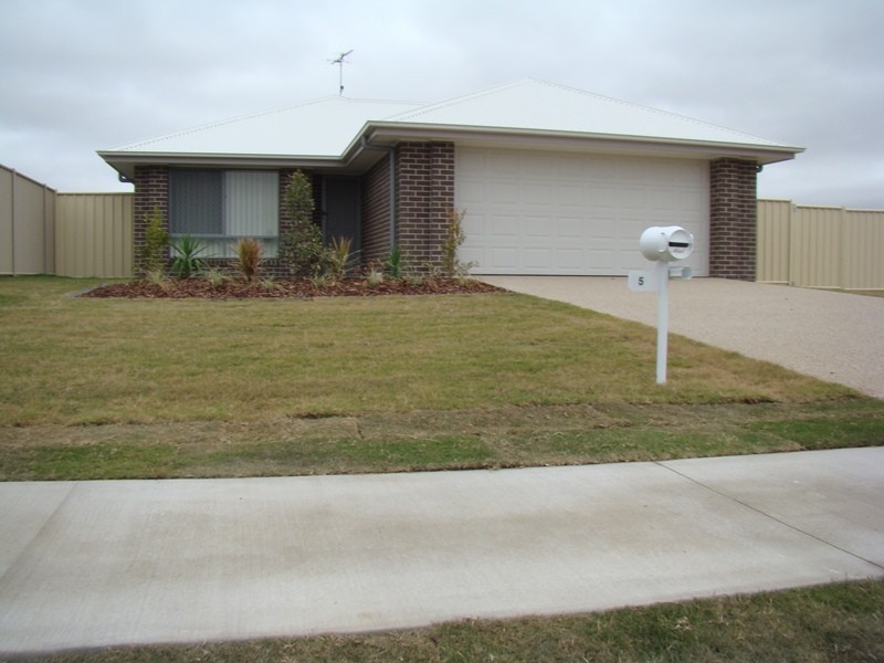 5 Hillcrest Street, Emerald QLD 4720
