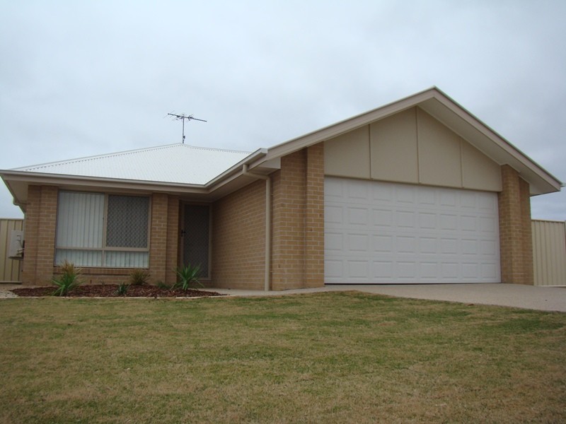 6 Windermere Street, Emerald QLD 4720