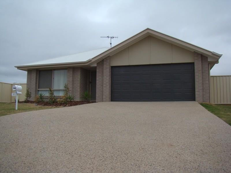 7 Lakeside Drive, Emerald QLD 4720