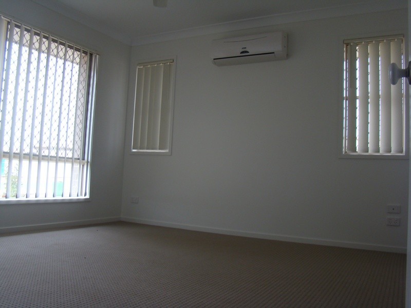 7 Lakeside Drive, Emerald QLD 4720