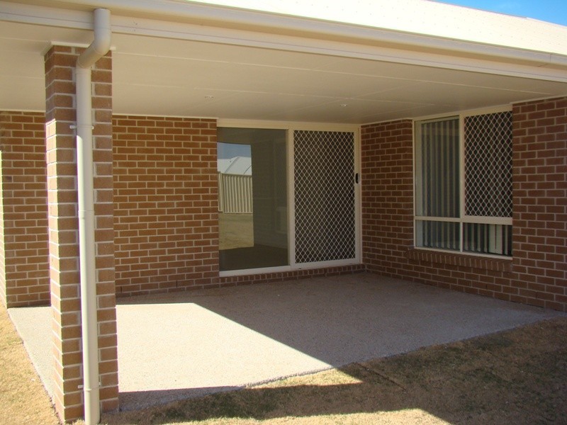 8 Suncrest Street, Emerald QLD 4720