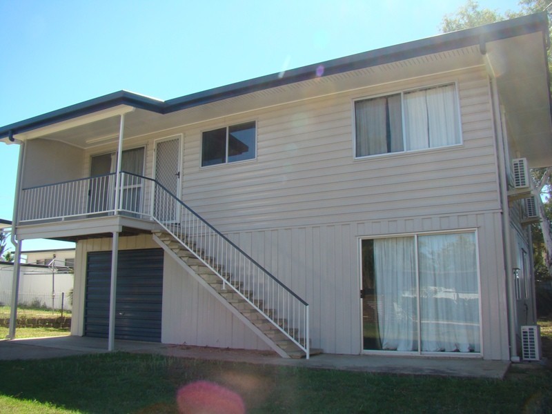 2 Edwards Place, Emerald QLD 4720