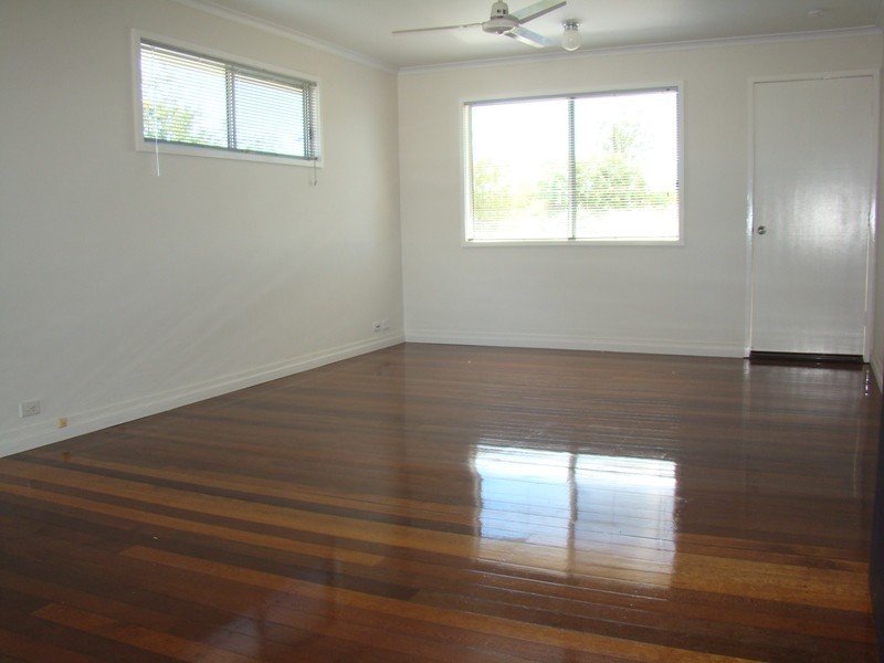 2 Edwards Place, Emerald QLD 4720