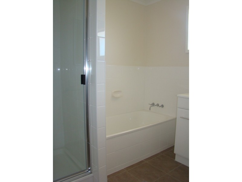 2 Edwards Place, Emerald QLD 4720