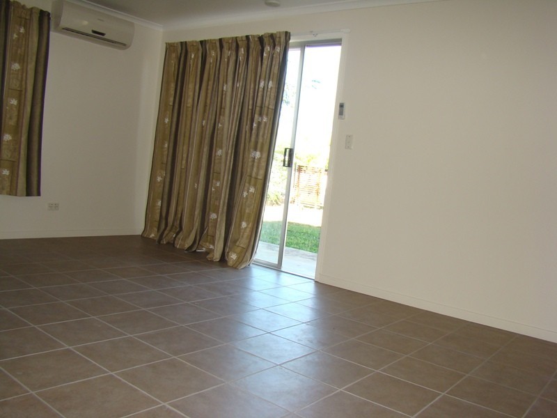2 Edwards Place, Emerald QLD 4720