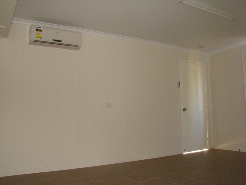 2 Edwards Place, Emerald QLD 4720