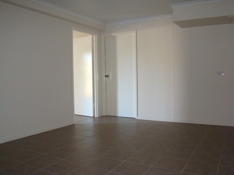 2 Edwards Place, Emerald QLD 4720