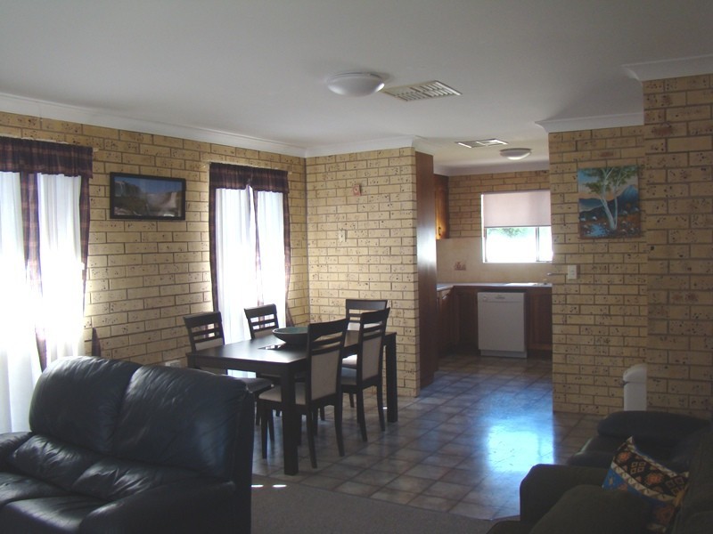 2/98 Baker Street, Emerald QLD 4720