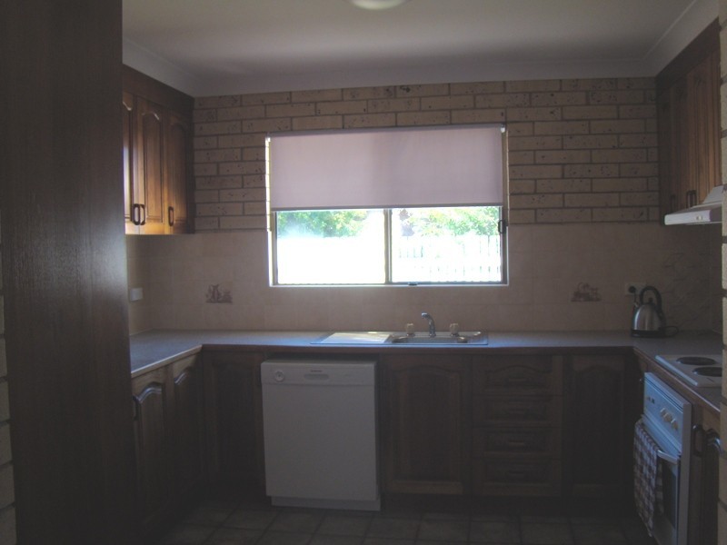 2/98 Baker Street, Emerald QLD 4720