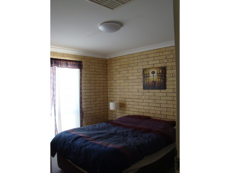 2/98 Baker Street, Emerald QLD 4720