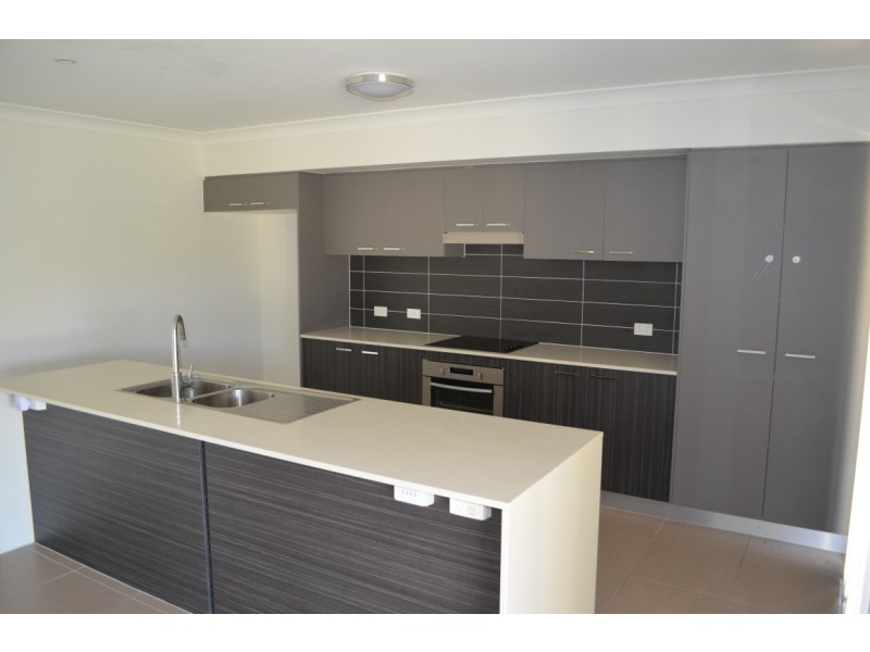 4 Rosehill Road, Emerald QLD 4720