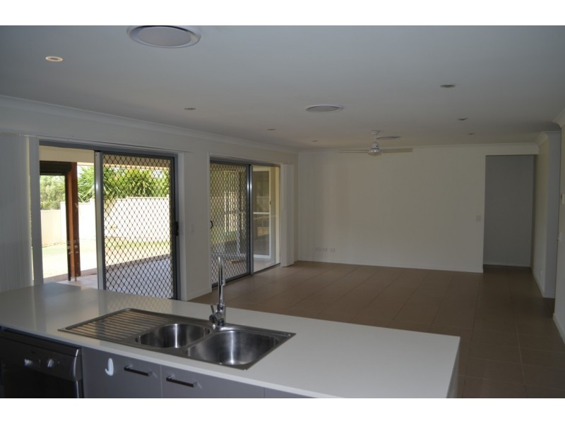 4 Rosehill Road, Emerald QLD 4720
