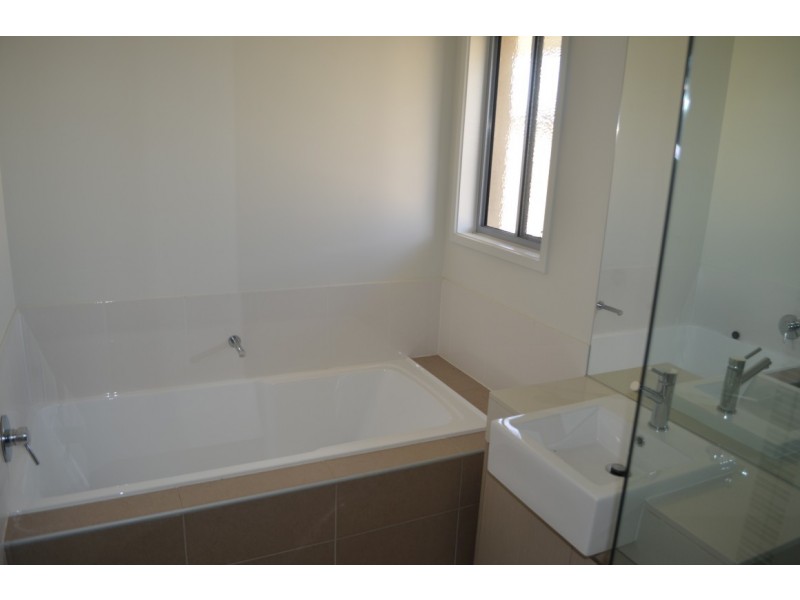 4 Rosehill Road, Emerald QLD 4720