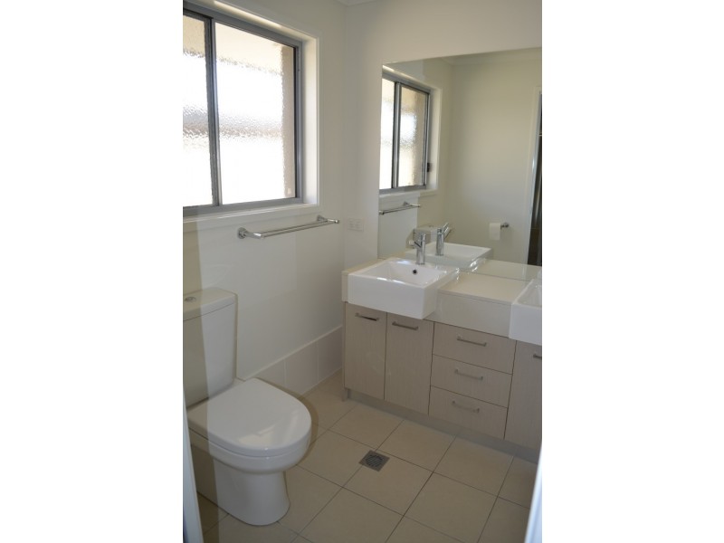 4 Rosehill Road, Emerald QLD 4720