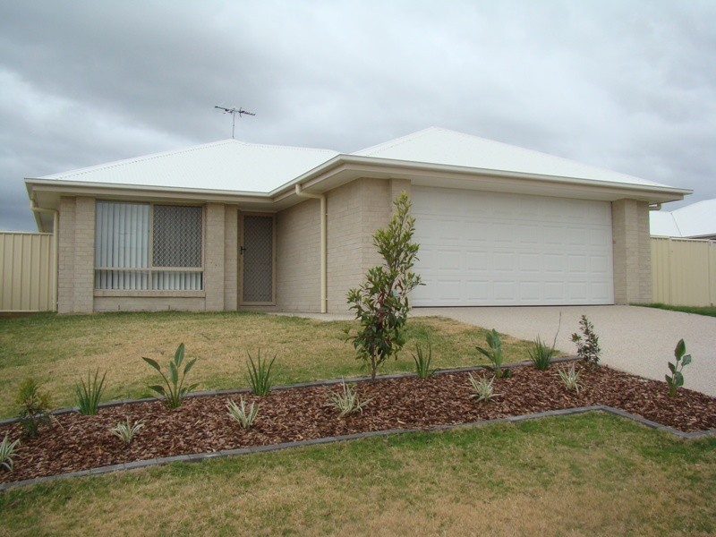 14 Suncrest Street, Emerald QLD 4720