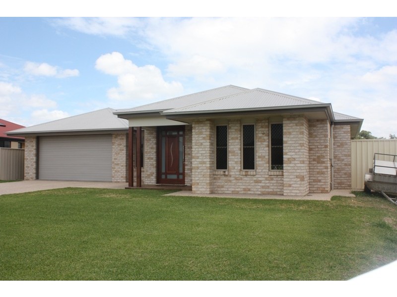 23 Mooney Crescent, Emerald QLD 4720