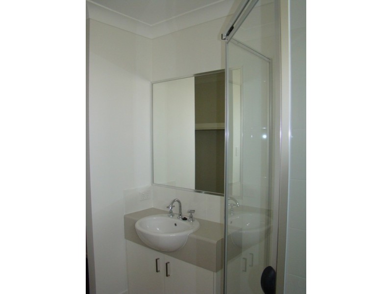 4 Lakeside Drive, Emerald QLD 4720