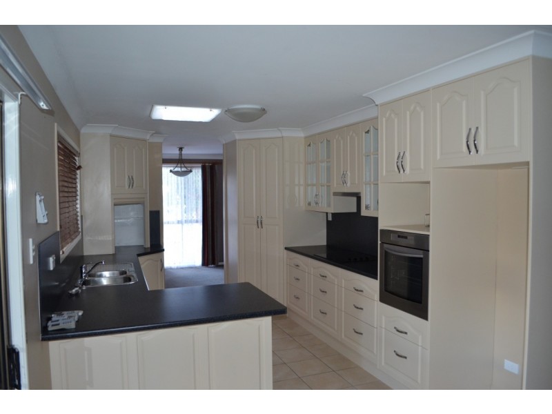 9 Suncross Place, Emerald QLD 4720