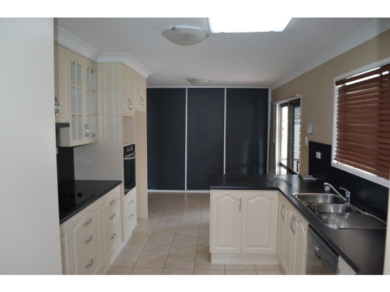 9 Suncross Place, Emerald QLD 4720