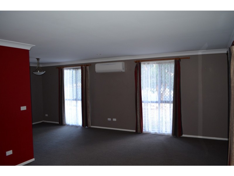 9 Suncross Place, Emerald QLD 4720