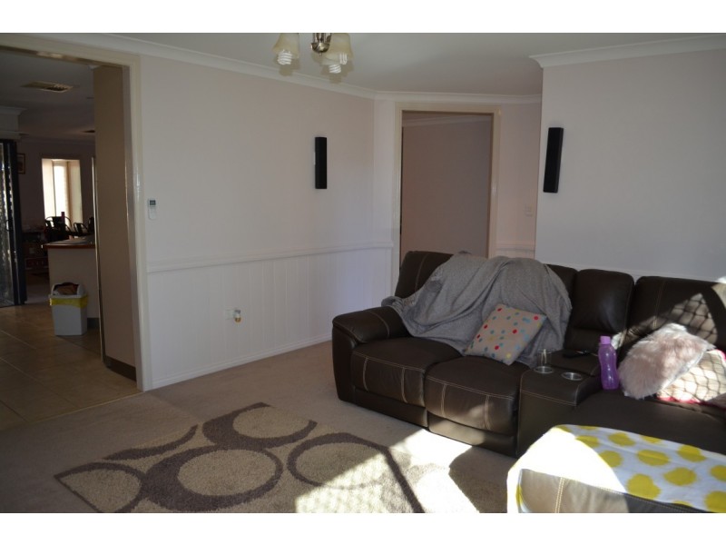 28 Park Avenue, Emerald QLD 4720