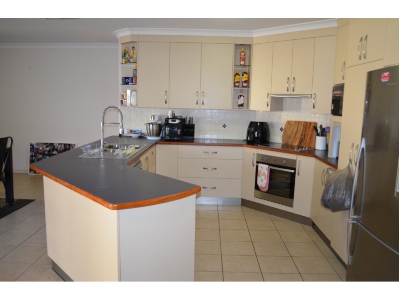 28 Park Avenue, Emerald QLD 4720
