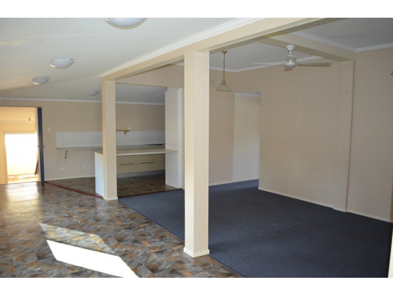 12 Little Street, Emerald QLD 4720