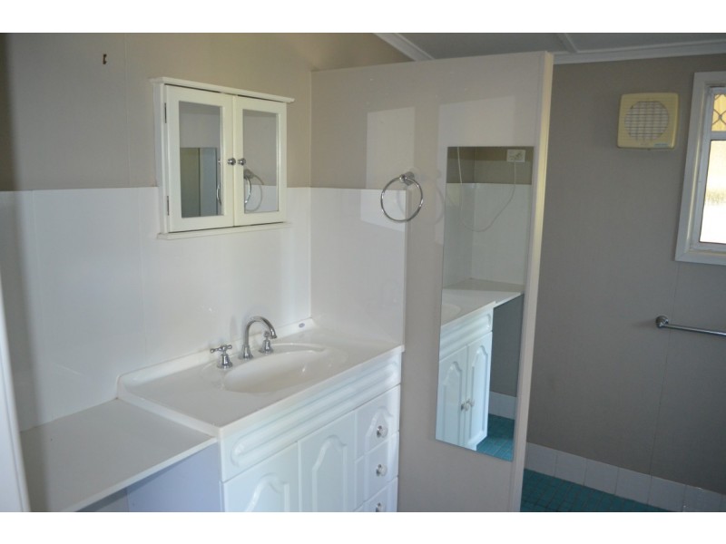 12 Little Street, Emerald QLD 4720