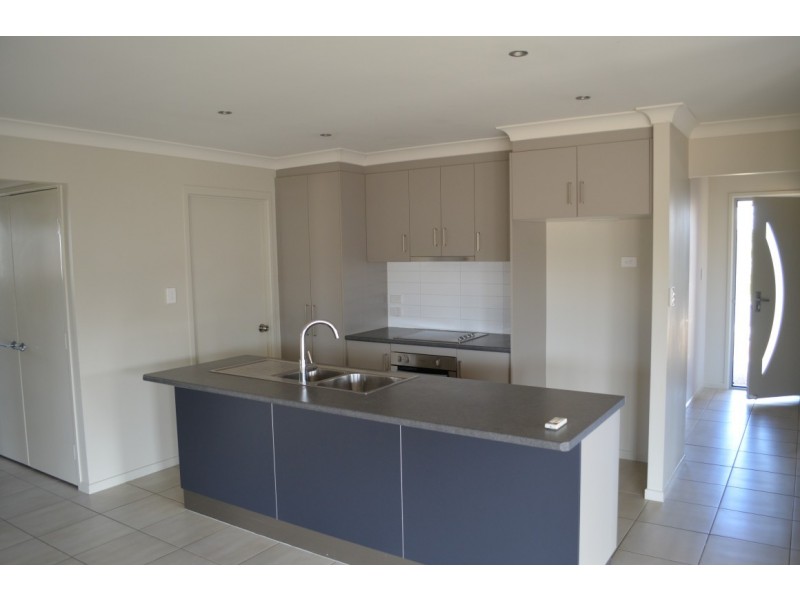 16 Newman Drive, Emerald QLD 4720