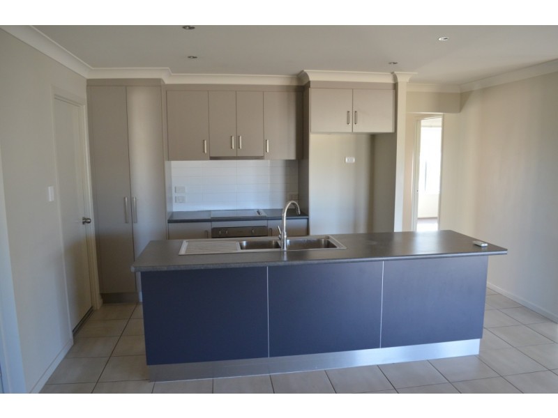 16 Newman Drive, Emerald QLD 4720