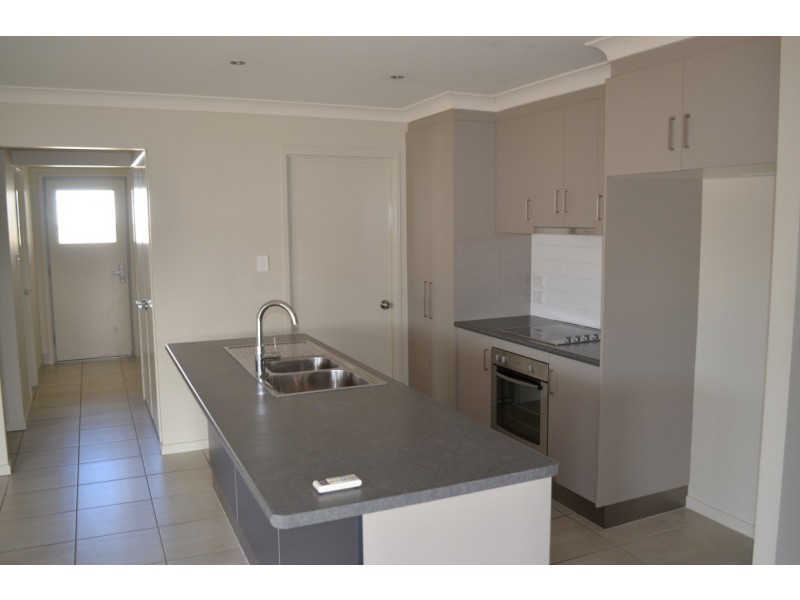 16 Newman Drive, Emerald QLD 4720