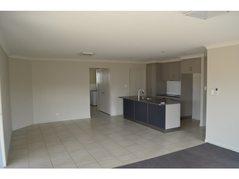 16 Newman Drive, Emerald QLD 4720