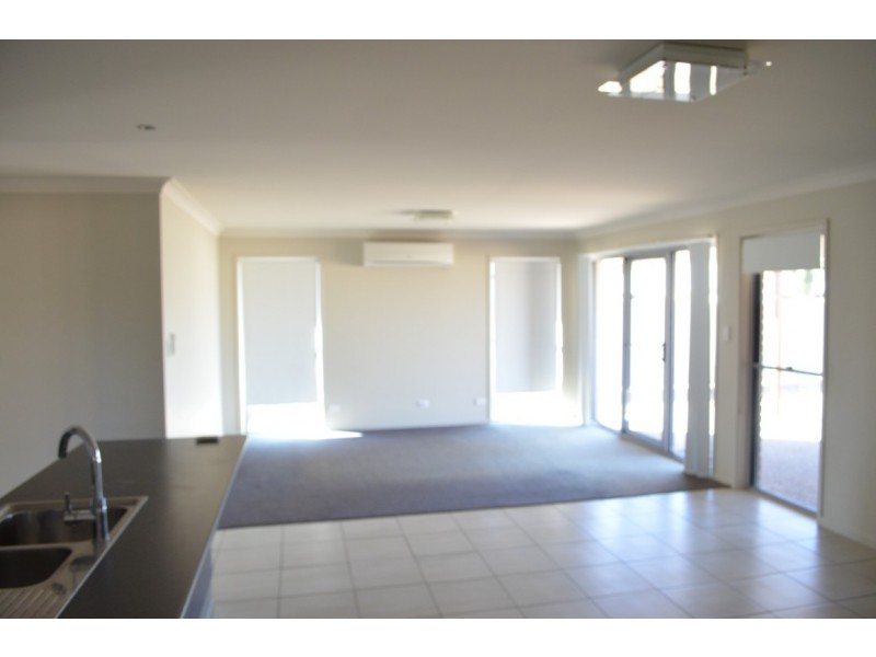 16 Newman Drive, Emerald QLD 4720