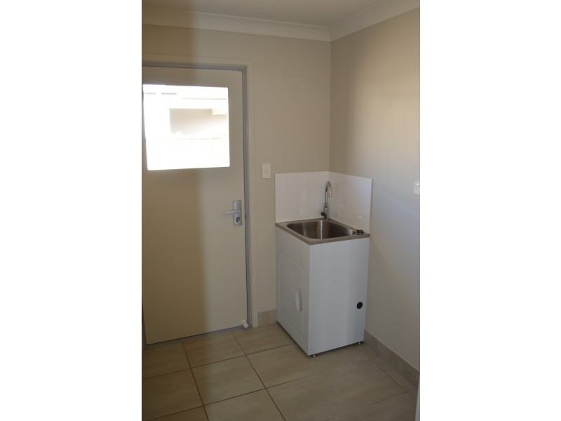 16 Newman Drive, Emerald QLD 4720