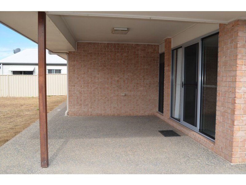 16 Newman Drive, Emerald QLD 4720