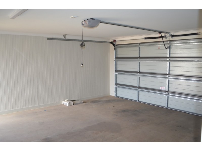 16 Newman Drive, Emerald QLD 4720